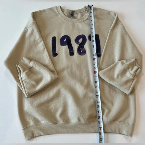 Taylor Swift 1989 Sweatshirt Tan Cream - Picture 2 of 8
